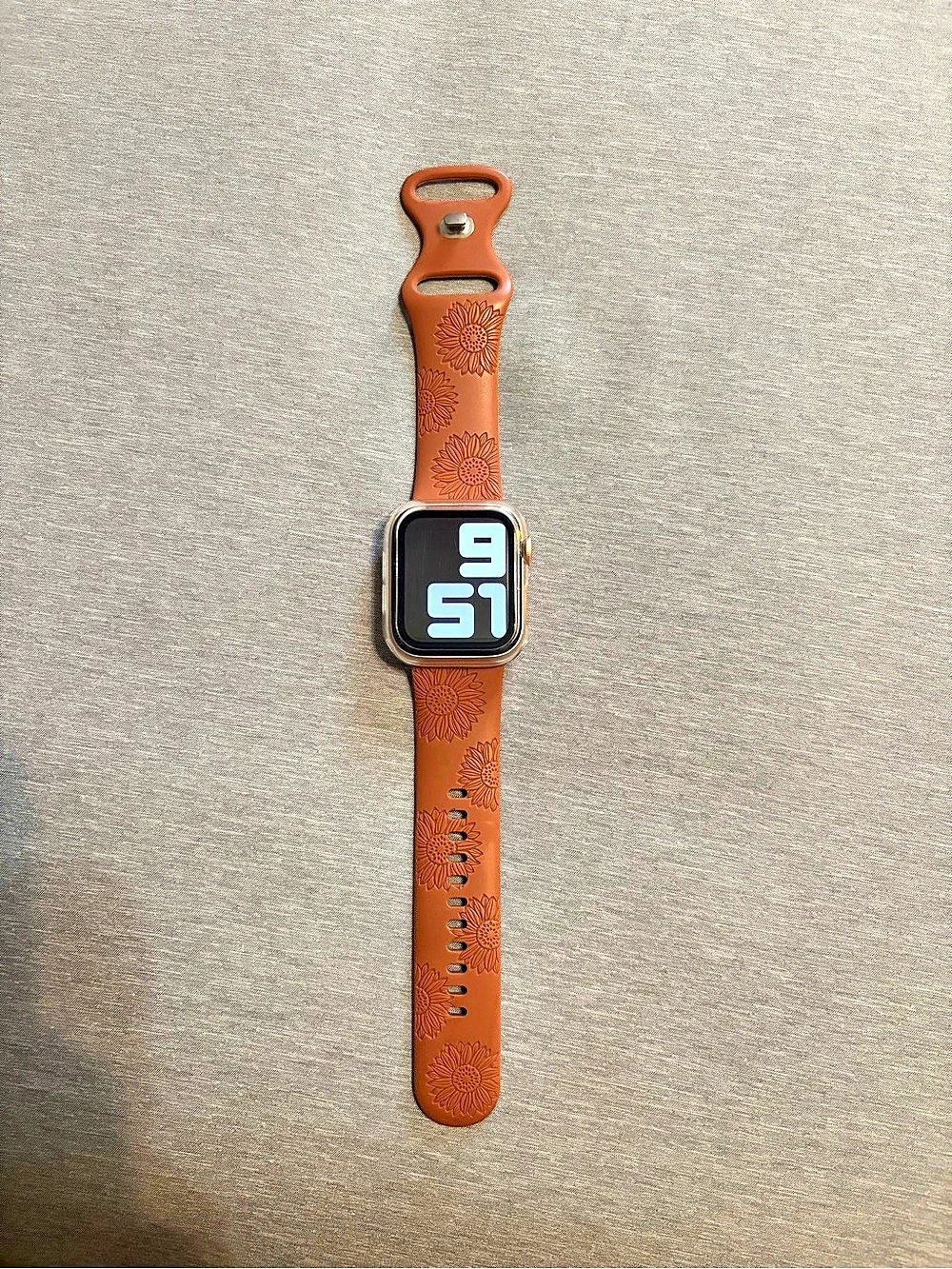 Rose Gold Apple Watch SE 40mm
